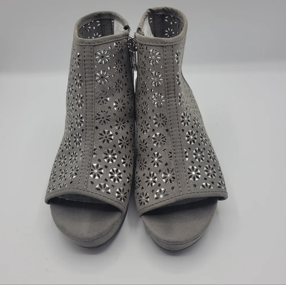 Kenneth Cole New York wedges size 3 corrie hazel grey
